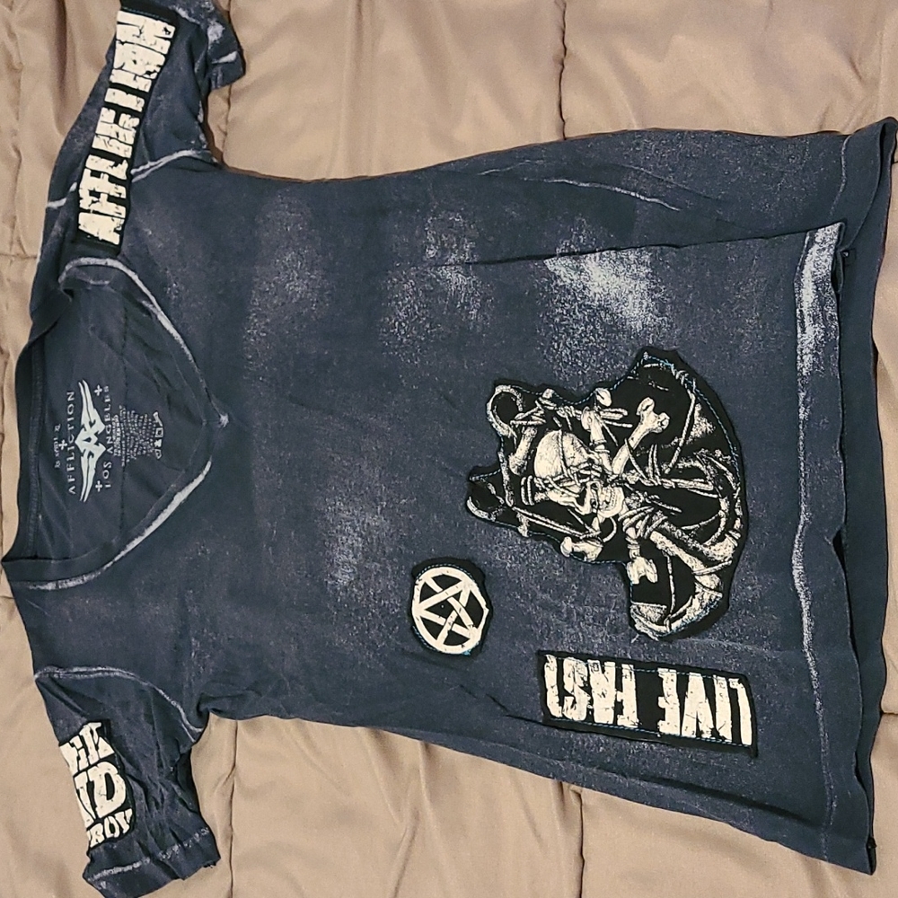 Affliction short sleeved shirt sz medium